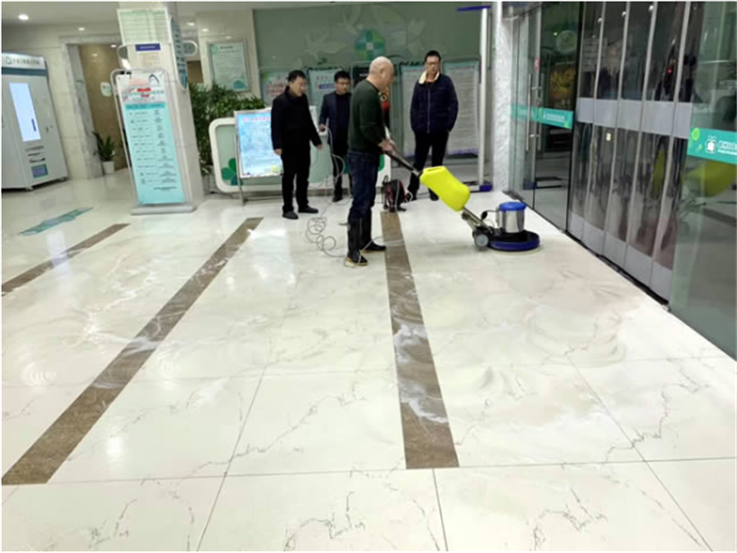 中河街道社區衛生服務中心地面防滑處理