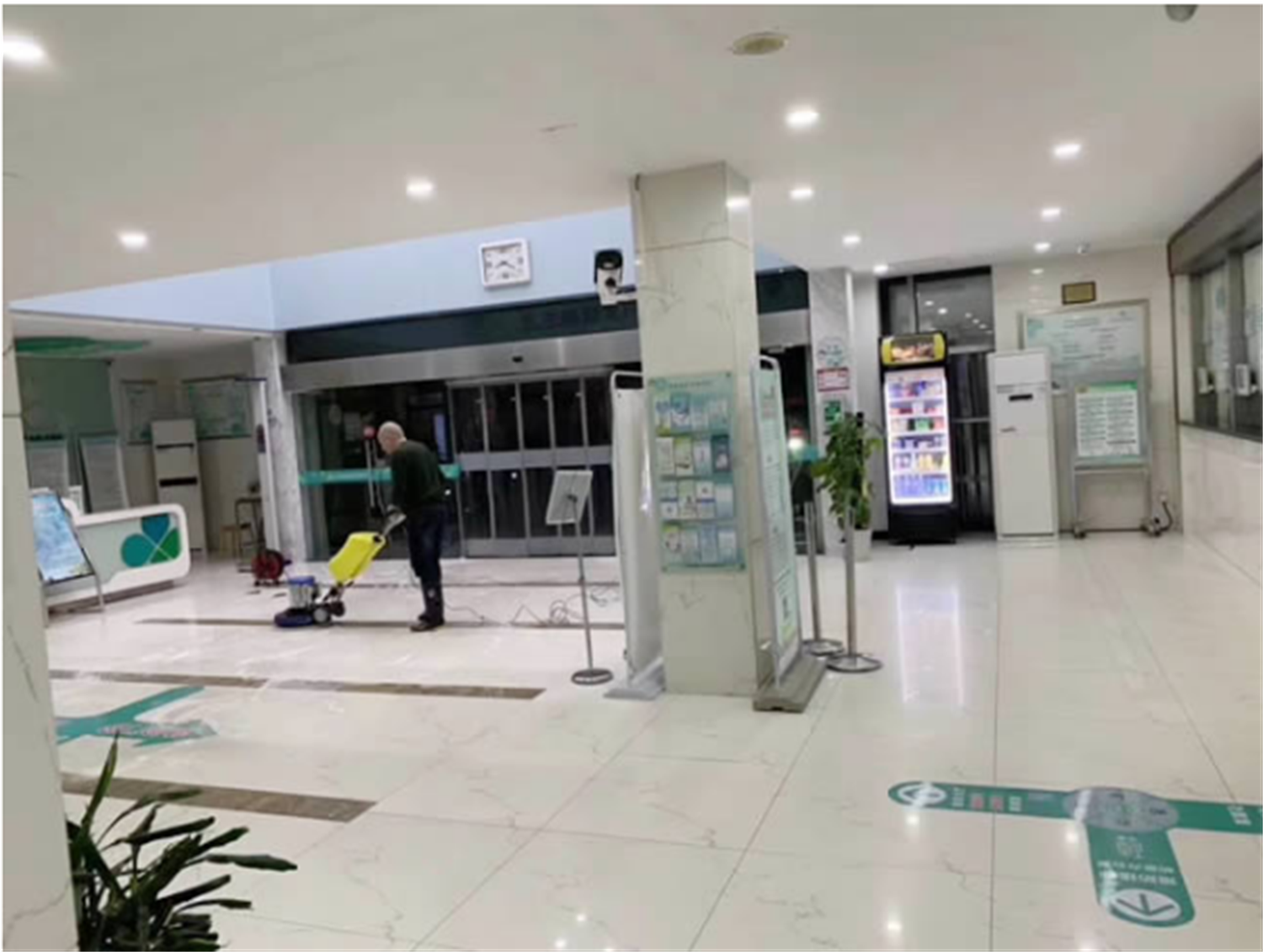 中河街道社區衛生服務中心地面防滑處理