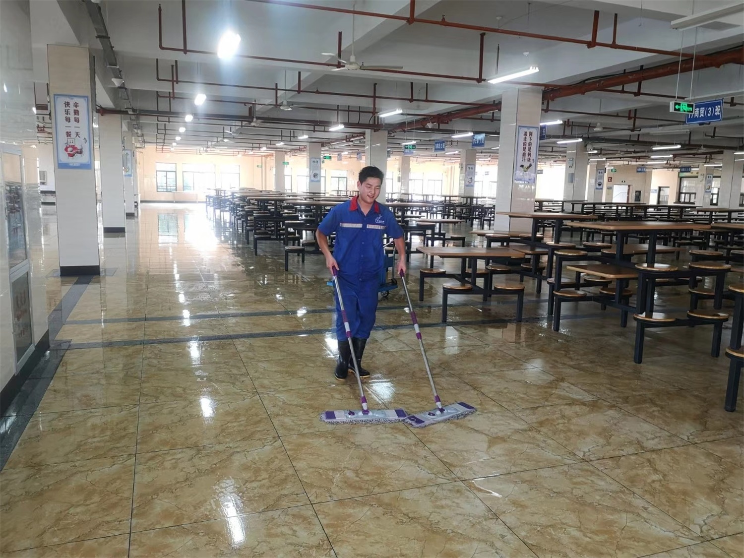 職業教育中心地面防滑防護施工處理