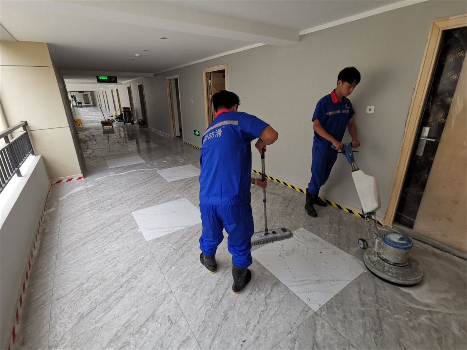 華潤新建酒店式公寓地面防滑處理工程