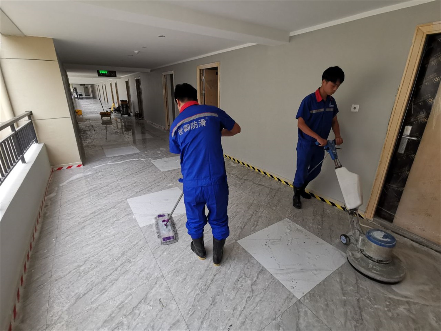 華潤新建酒店式公寓地面防滑處理工程