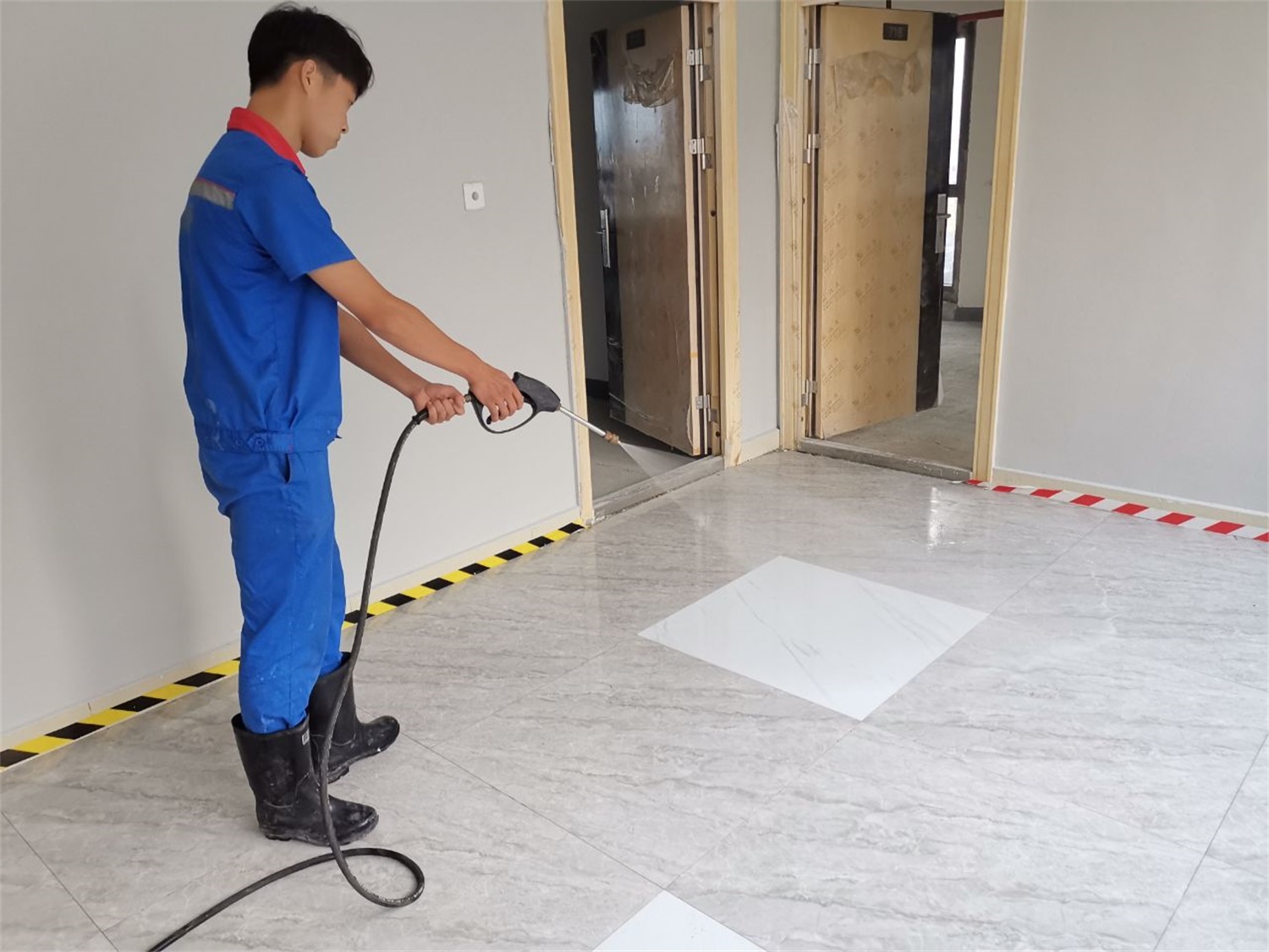 華潤新建酒店式公寓地面防滑處理工程