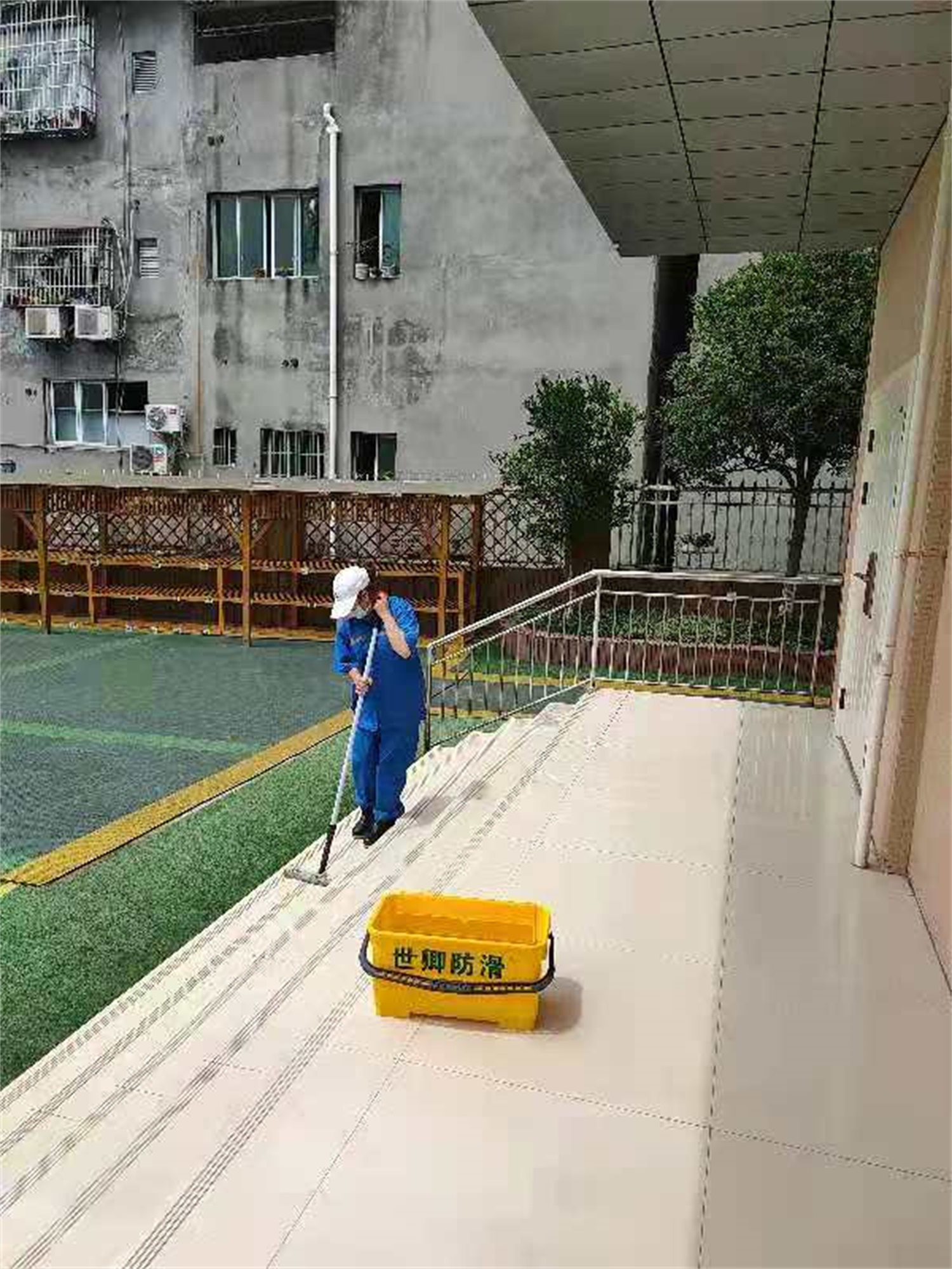 天府新區永興幼兒園的地面防滑施工